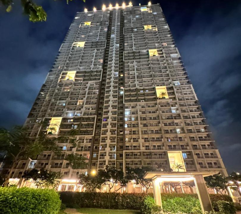 A. Bonifacio Apartment | The Celandine Residences with Cities Skylines View