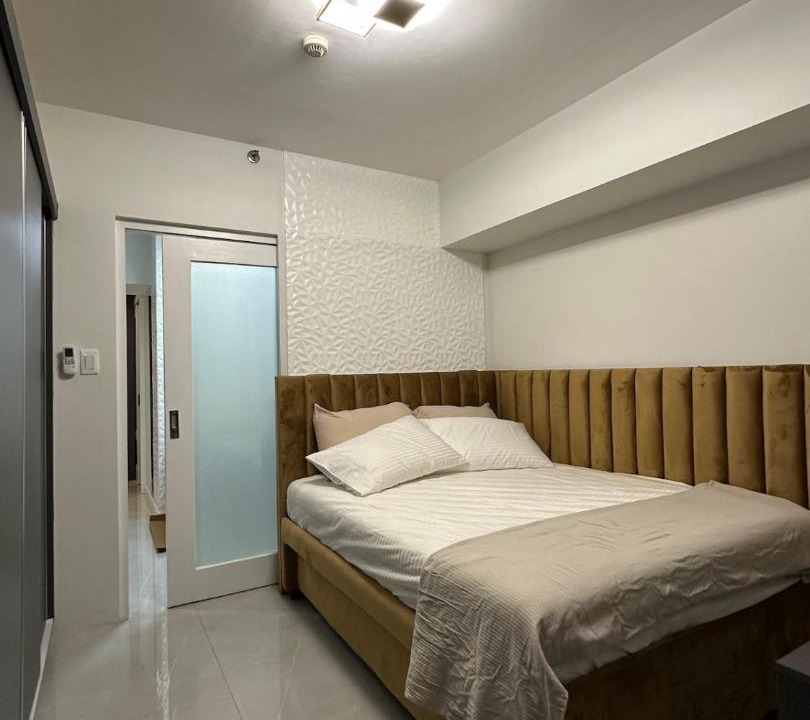 Mandaluyong Apartment | Resort-style oasis at the the heart of the city