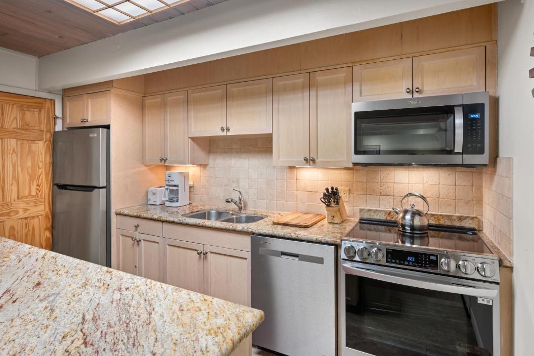 Aspen House | Chateau Chaumont Unit 9, Second-Floor Corner Condominium with Prime Location in Aspen
