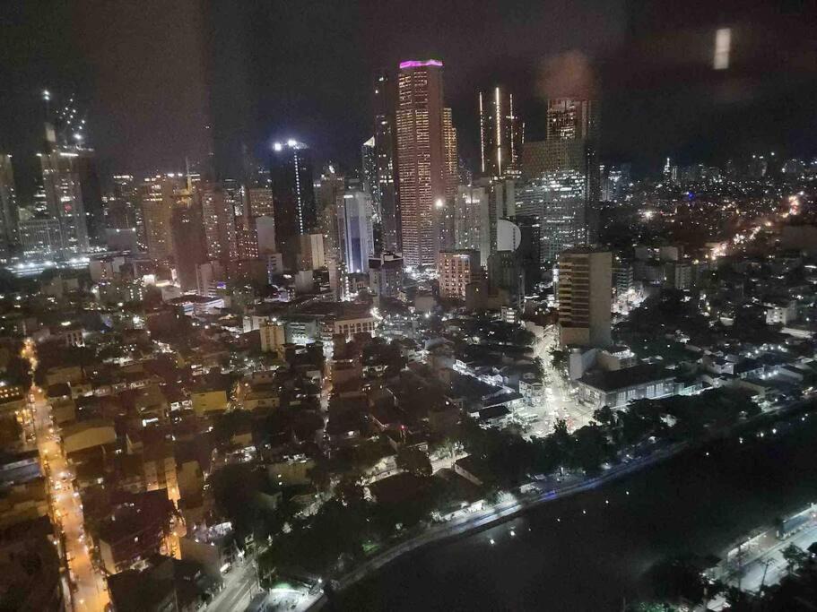 Makati Apartment | Bright Comfy Room w/WiFi near Makati/Manila/Philippines