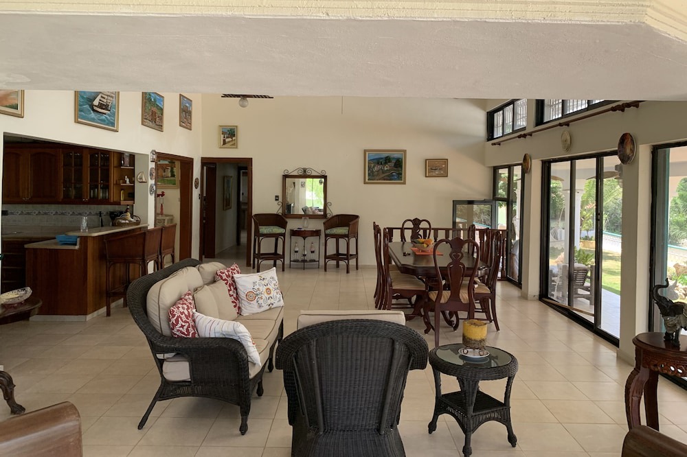 Photo of Livingroom in Villa Hermosa