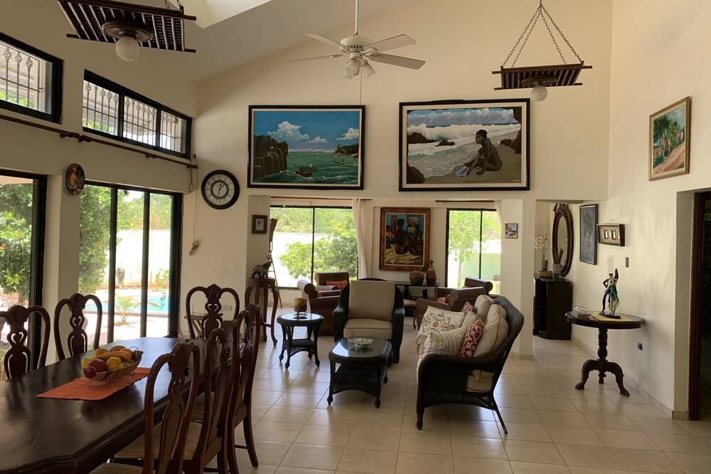Photo of Livingroom in Villa Hermosa