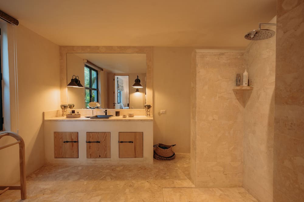 Photo of Bathroom in Veron
