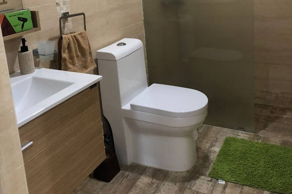 Photo of Bathroom in Yolanda Morales