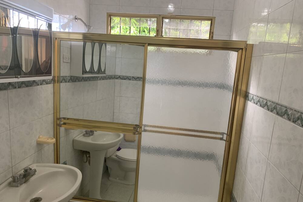 Photo of Bathroom in Llanos de Gurabo I
