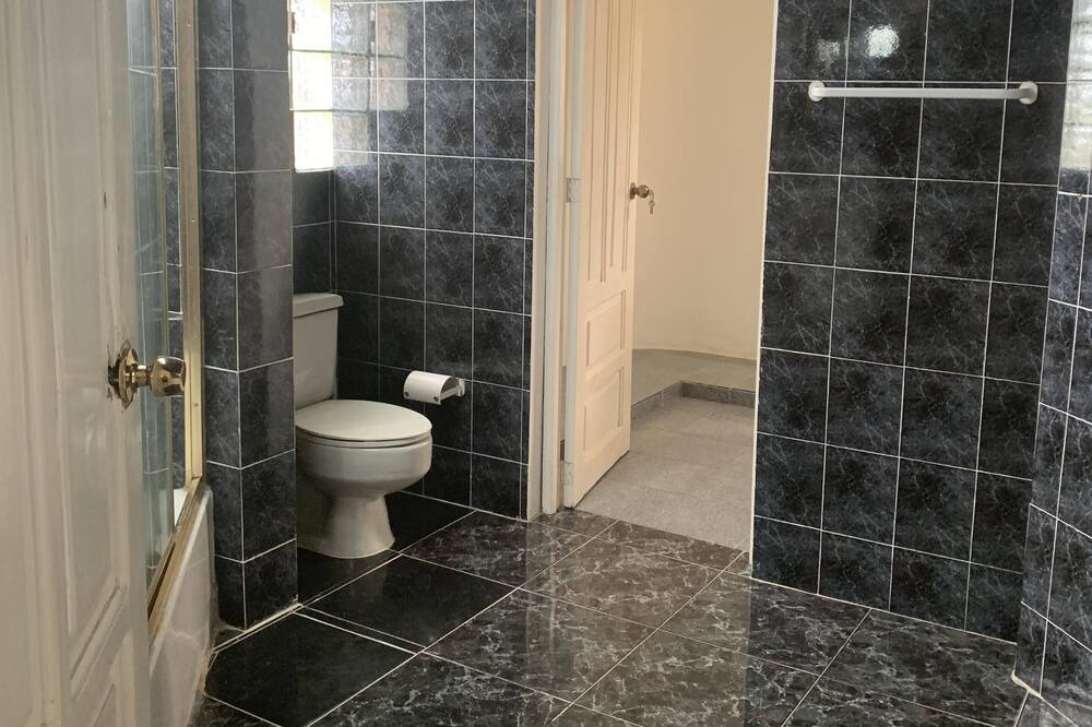Photo of Bathroom in Llanos de Gurabo I