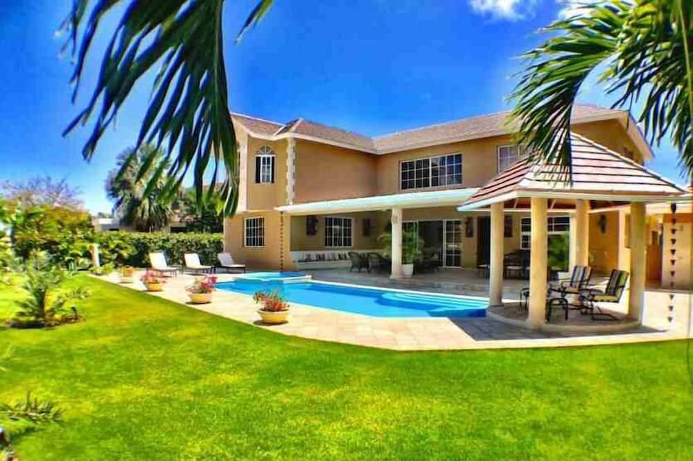 Photo of Outdoor in Veron