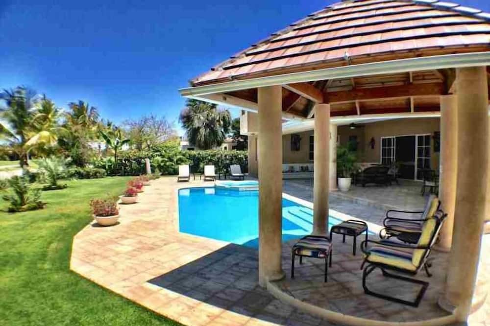 Photo of Outdoor in Veron