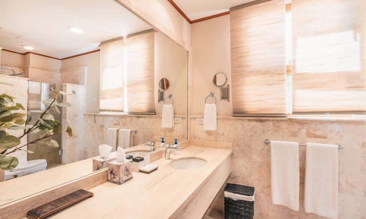 Photo of Bathroom in Los Altos