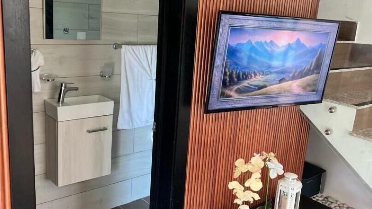 Photo of Bathroom in Pedro Brand