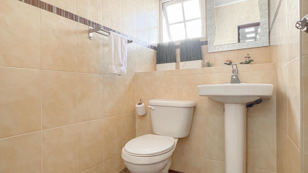 Photo of Bathroom in Yolanda Morales