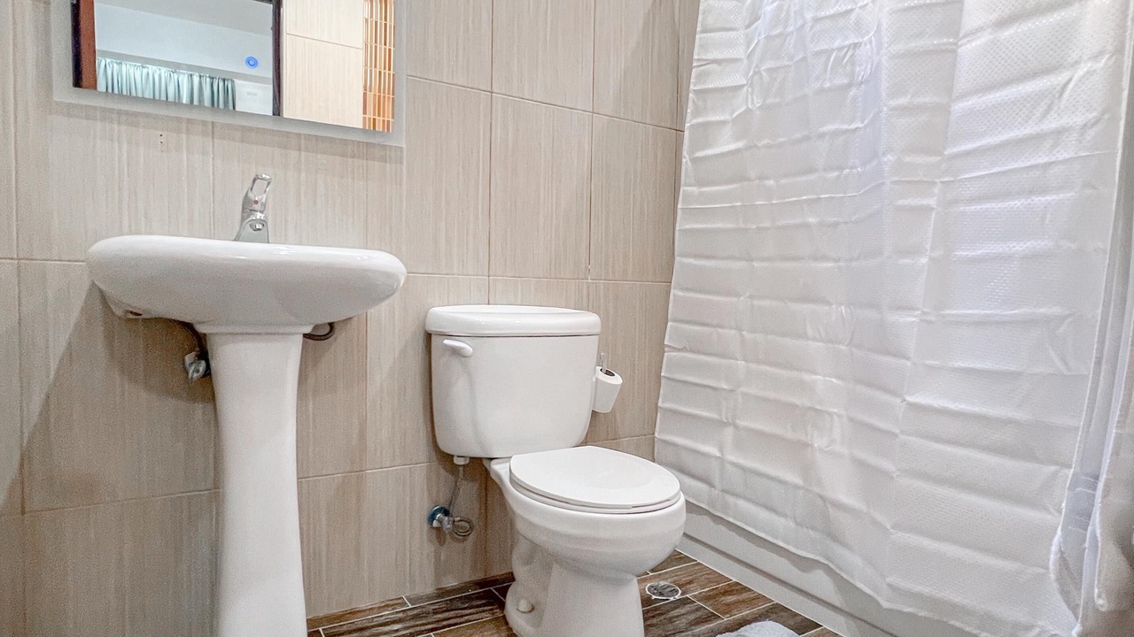 Photo of Bathroom in Yolanda Morales