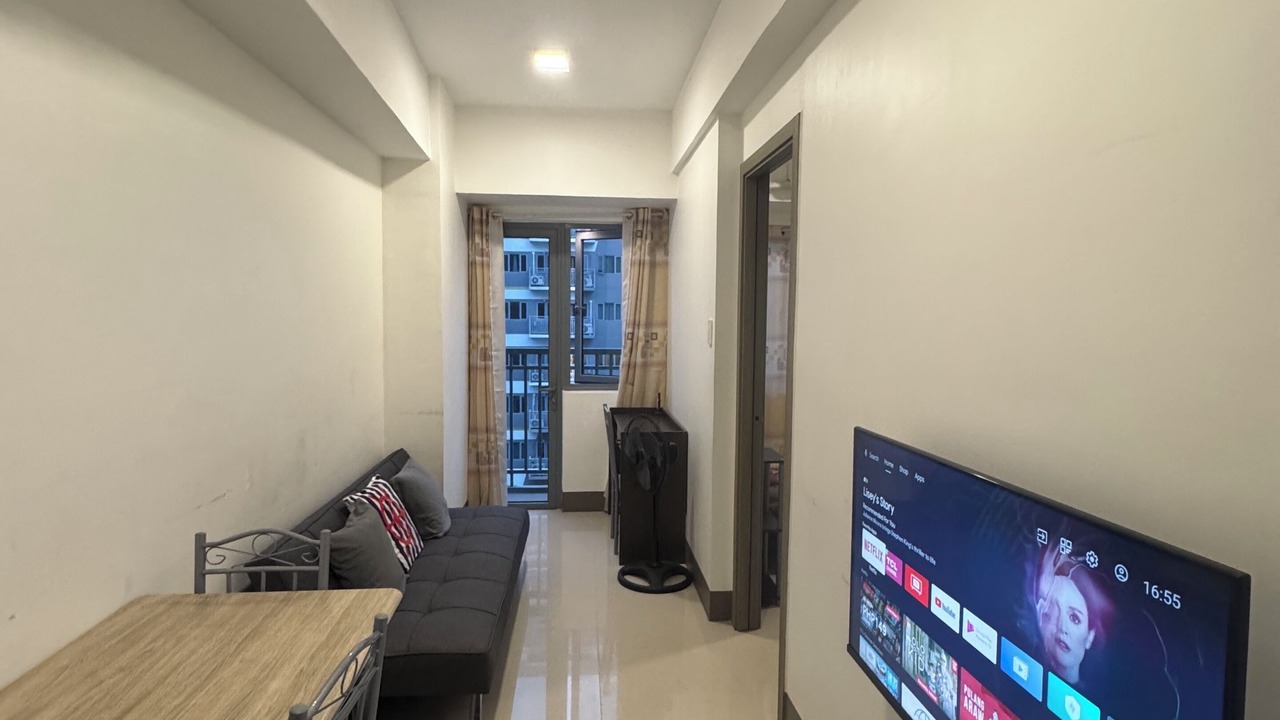 Photo of Livingroom in Highway Hills