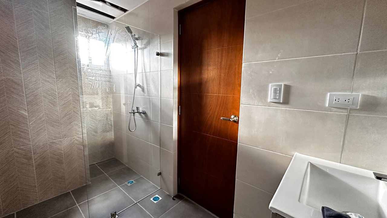 Photo of Bathroom in Evaristo Morales