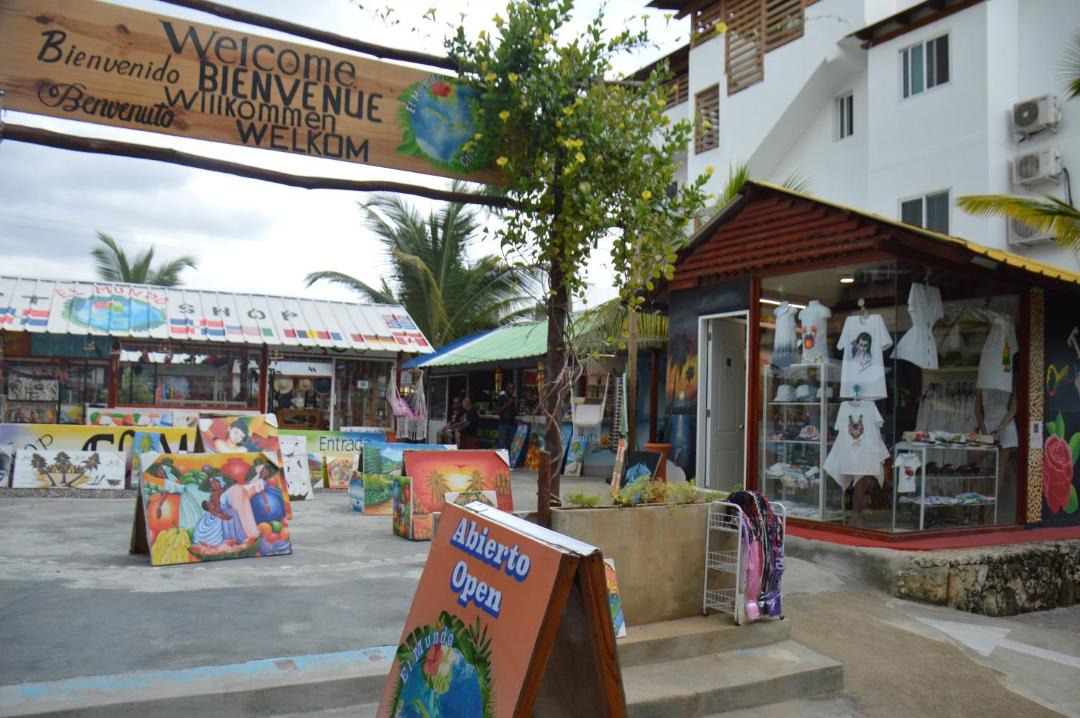 Photo of Others in Dominicus