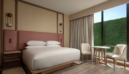 Standard Room, 1 King Bed