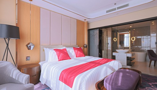 Executive Suite, 1 King Bed, Non Smoking, Bathtub (Living Room)