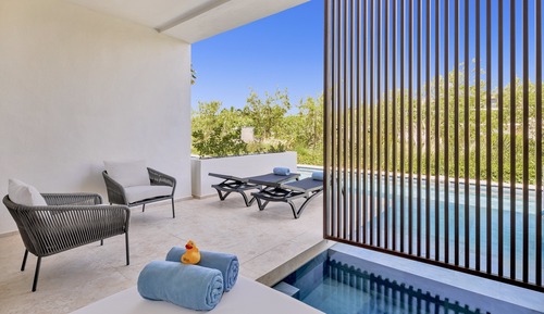 Aqua Junior Suite Swim-Up Garden View