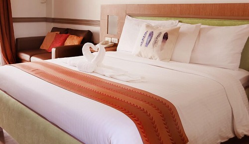 Deluxe Queen Room
