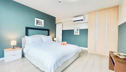 Deluxe Condo, City View