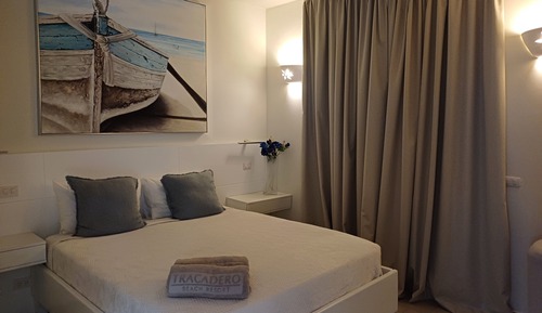 Deluxe Room, 1 Queen Bed