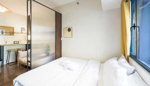Premier Condo, 1 Queen Bed, Balcony, Pool View