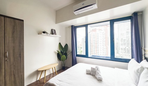 Senior Condo, Refrigerator & Microwave, City View