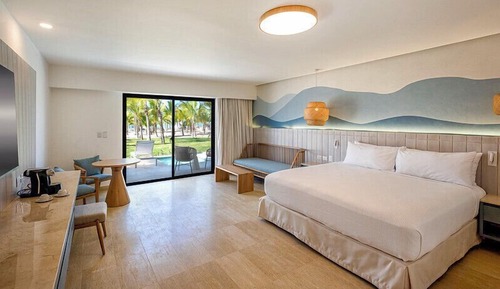 Splash Room, 2 Queens