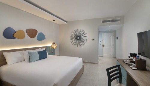 Standard Room, 1 King Bed, Garden View