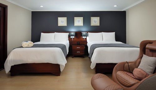 Club Imperial 2 QUEEN BED