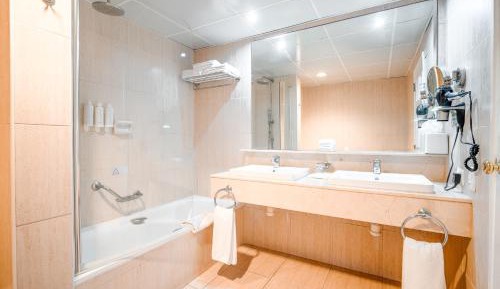 1 King Bed Ocean Front Junior Suite DBL