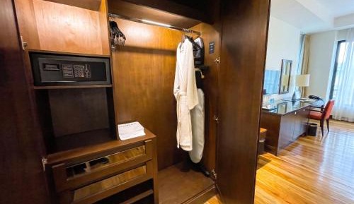 Standard King Room - No View