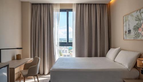 Standard Double Room with Two Double Beds and Mountain View