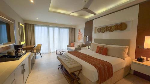 Luxury Junior Suite Swim Out  Diamond Club