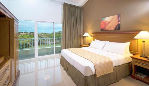 Suite Pool View
