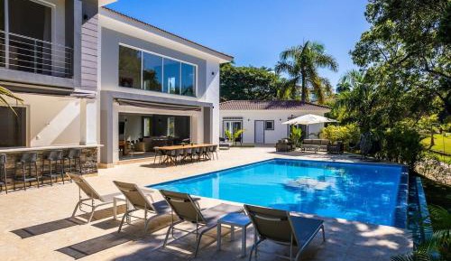 Villa with Garden View