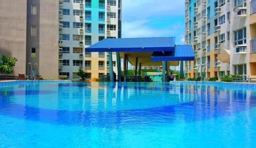 Three-Bedroom Premium Apartment with Balcony