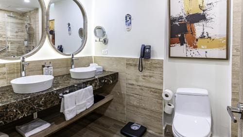 King Suite - Lounge Access