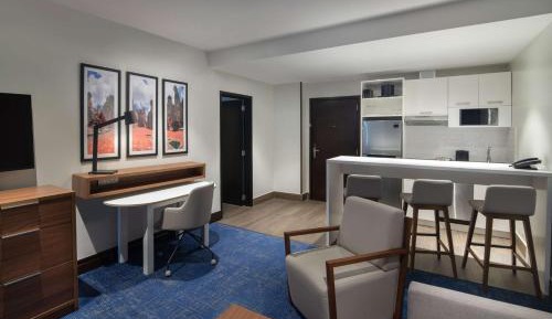One-Bedroom Queen Suite with Two Queen Beds