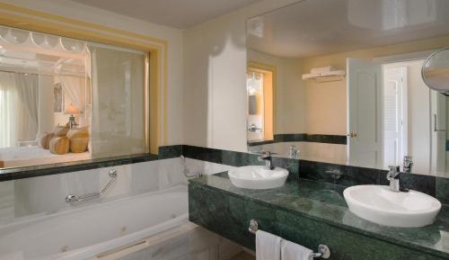 1 King Bed Junior Suite DBL