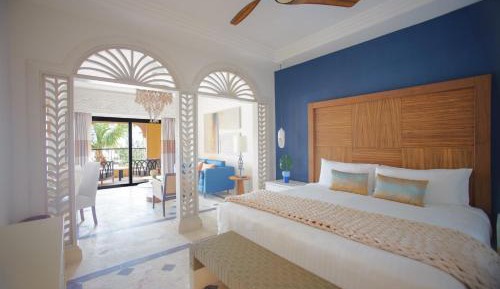 Junior Suite, 1 King or 2 Queen, Ocean view, Balcony