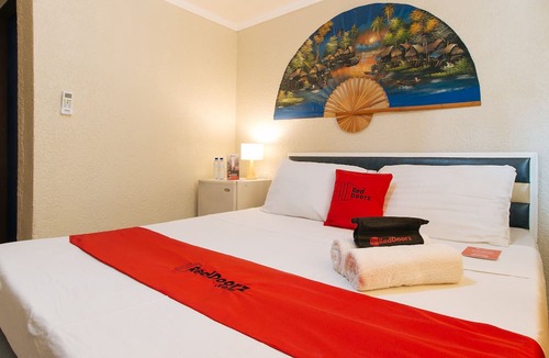Barretto Hotel | RedDoorz Plus @ Lagoon Beach Resort Zambales