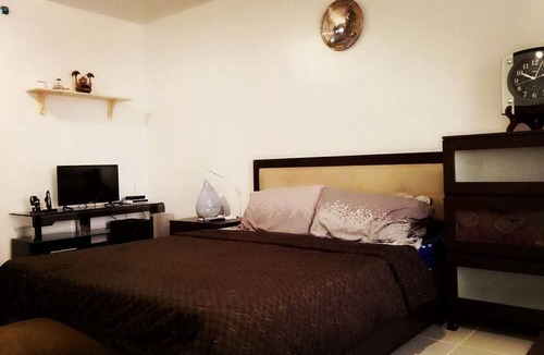 Muntinlupa Hotel | Darvy Suites