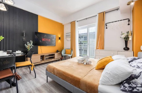 Mactan Export Processing Zone Condo | Stylish Condo 3-minutes to Airport, Poolview at Amani Grand Resort Residences