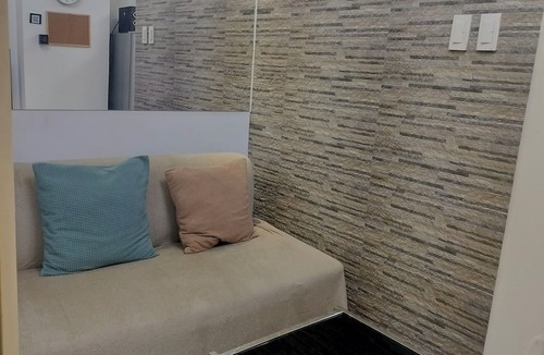 Diliman Condo | Cozy Quezon City Condo With Private Pool w Elevator Access
