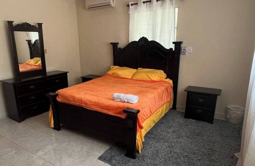 Montellano House | The Stars Oasis - Serene 3 Bedroom Home w/ Jacuzzi