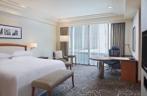 Ermita Night District Hotel | Sheraton Manila Bay