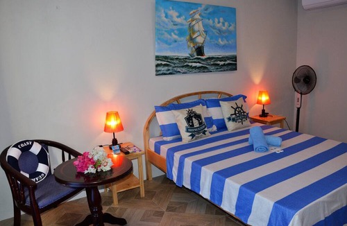 Tawala House | Captain's Lodge and Bar