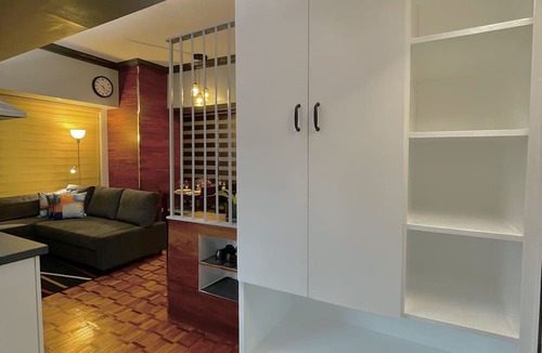 Legazpi Village Apartment | King Bed Corner Oasis @ Greenbelt