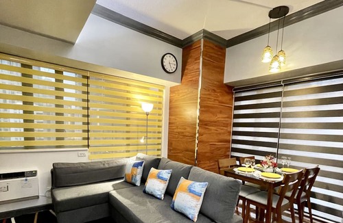 Legazpi Village Apartment | King Bed Corner Oasis @ Greenbelt